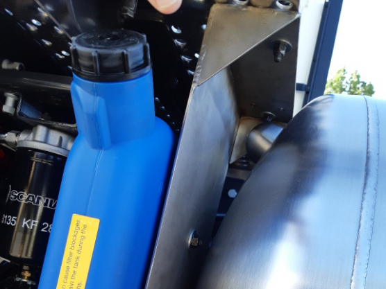  Nerezový držák nádrže nafty pro kabinové topení SCANIA CNG